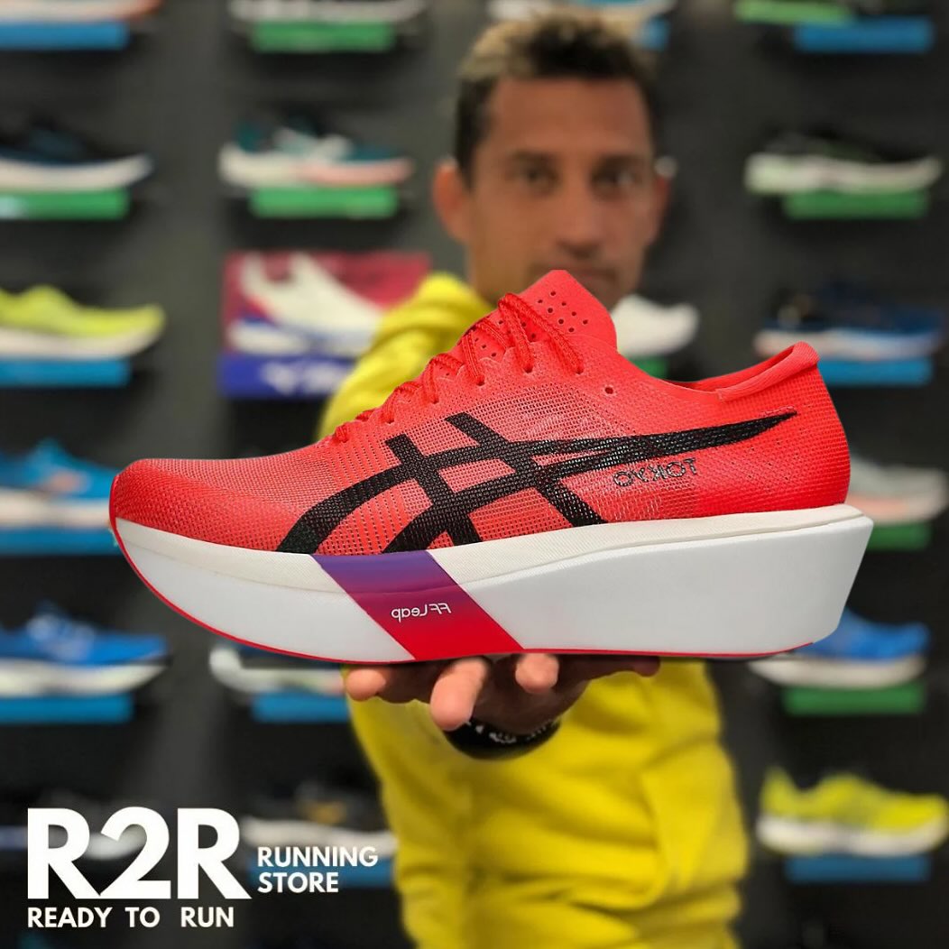 ASICS METASPEED SKY TOKY 👟
Il nuovo modello super performante di @asics è pronto per farvi abbattere tutti i vostri record personali 🔥🔥
👉 Ammortizzazione FF TURBO PLUS
👉 schiuma FF LEAP
👉 ritorno di energia
👉 piastra in carbonio
Vi aspetta sul nostro sito
“Da chi corre, per chi corre” 🏃♀️
#asics
#metaspeed
#metaspeedskytokyo
#asicsrunning