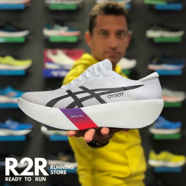 ASICS METASPEED RAY 

👉 Metaspeed Ray é il nuovo modello “Super Shoes” di @asics per farti abbattere tutti i tuoi record personali 🔥

✅ Piastra in carbonio minimalista & più leggera 
✅ Schiuma FF LEAP 
✅ La schiuma é posizionata nell’intersuola per garantire un ritorno di energia 

SOLO UNA NUMERATA vi aspetta sul nostro SHOP 

CARPE DIEM 

“Da chi corre, per chi corre” 🏃‍♀️

#asics #asicsrunning #asicsteam #metaspeedray #supershoes #carbonplate