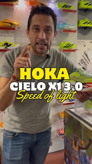 👉HOKA CIELO X1 3.0 la nuova scarpa più veloce della luce targata @hoka_eu 

👉 vediamo insieme le caratteristiche di questa nuova “super Shoes” 

Vi aspetta in STORE 🏬 e sul nostro SHOP ONLINE 🛍️

E potrete anche privarla sabato 14 febbraio al nostro evento Hoka by @readytorunstore.r2r 

“Da chi corre, per chi corre” 🏃‍♀️

#hoka #cielox13 #running #carbonplateshoes