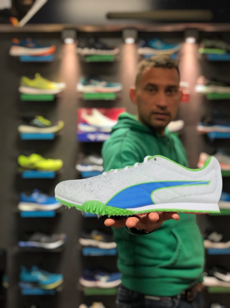 Scarpe deals chiodate generiche